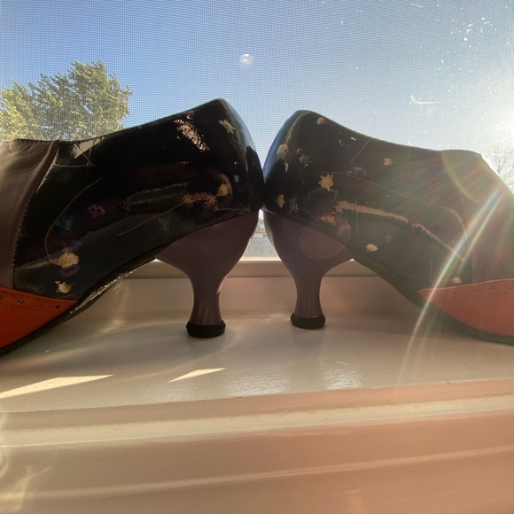 Fluevog Bellevue Ella Baker Brogued Heel with Cutout - Picture 2 of 9